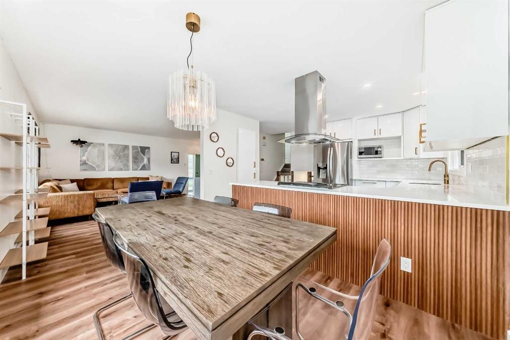 584 Woodhill Place Sw, Calgary, AB