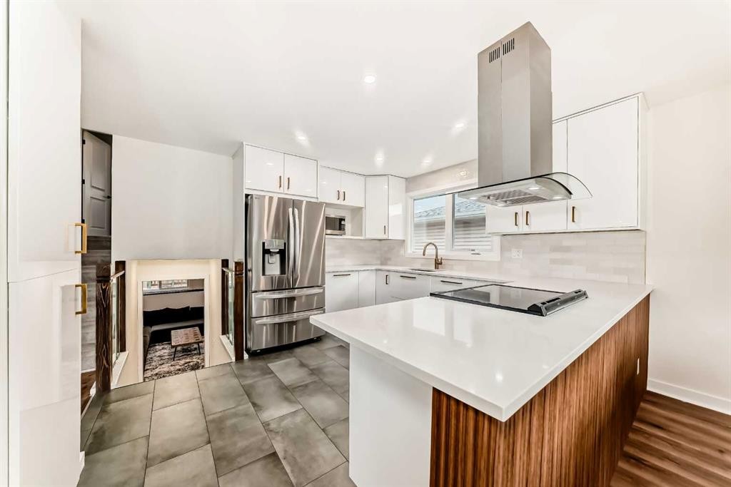 584 Woodhill Place Sw, Calgary, AB