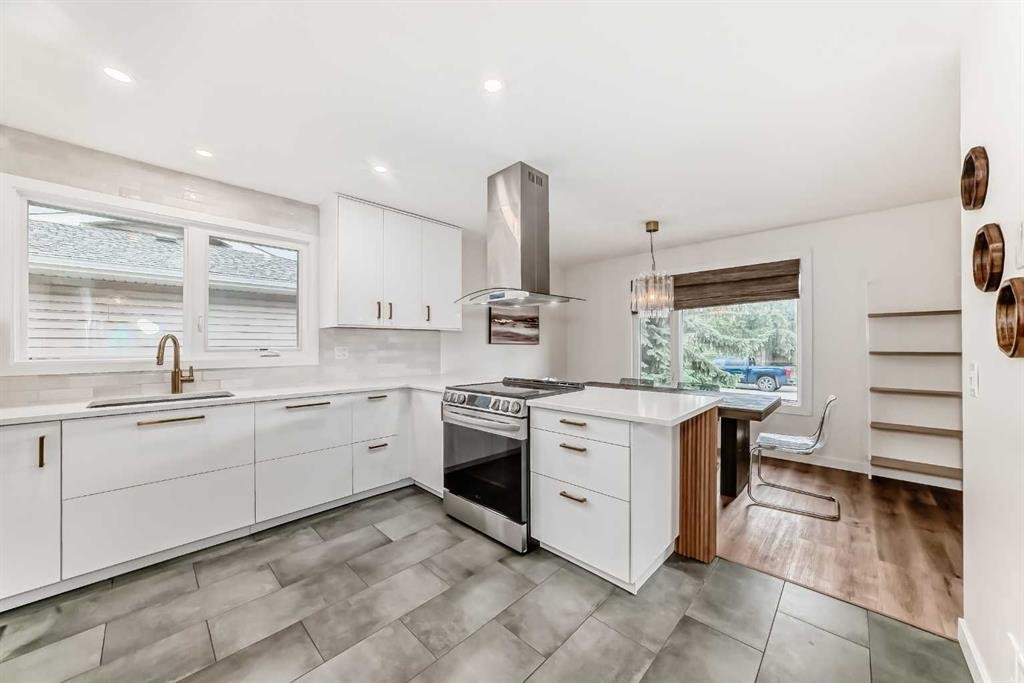 584 Woodhill Place Sw, Calgary, AB