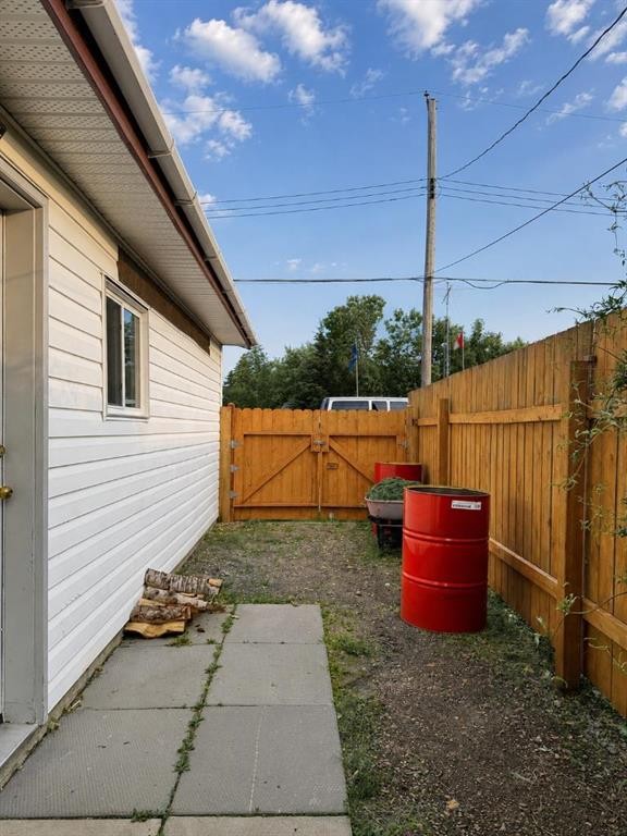 2119 23 Ave Close, Bowden, AB