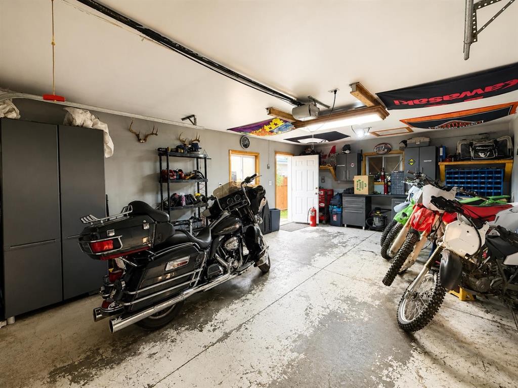 2119 23 Ave Close, Bowden, AB