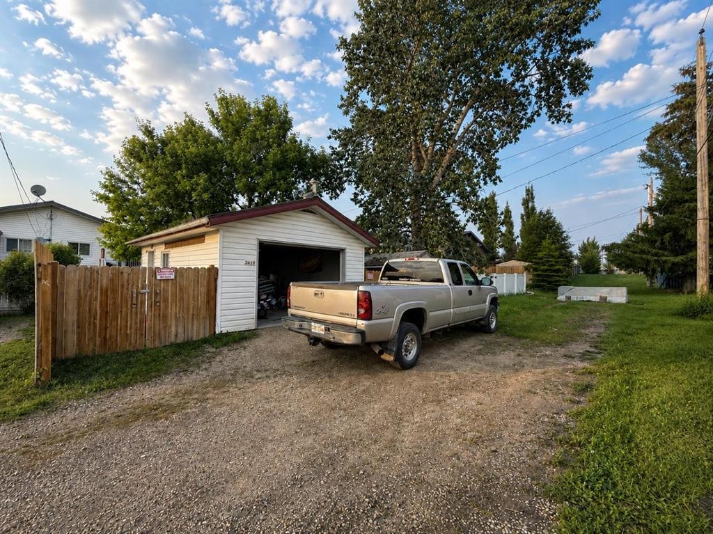 2119 23 Ave Close, Bowden, AB