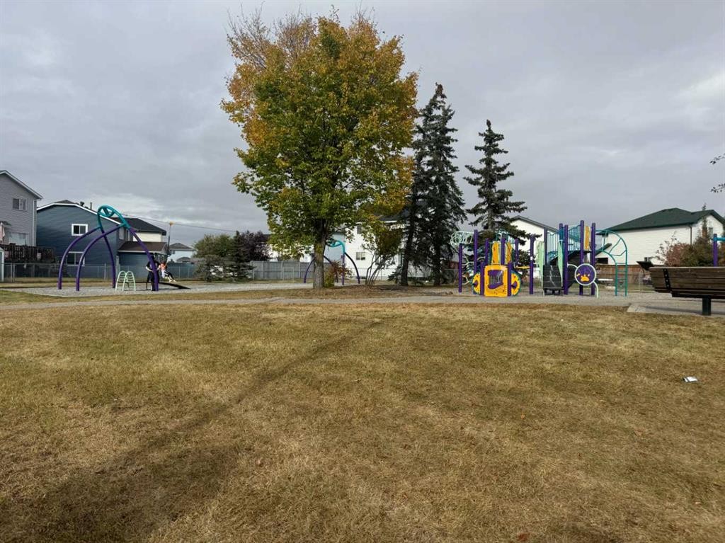 141 Saratoga Close Ne, Calgary, AB