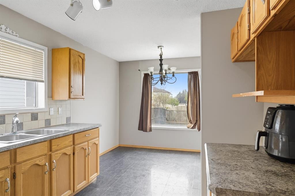 141 Saratoga Close Ne, Calgary, AB