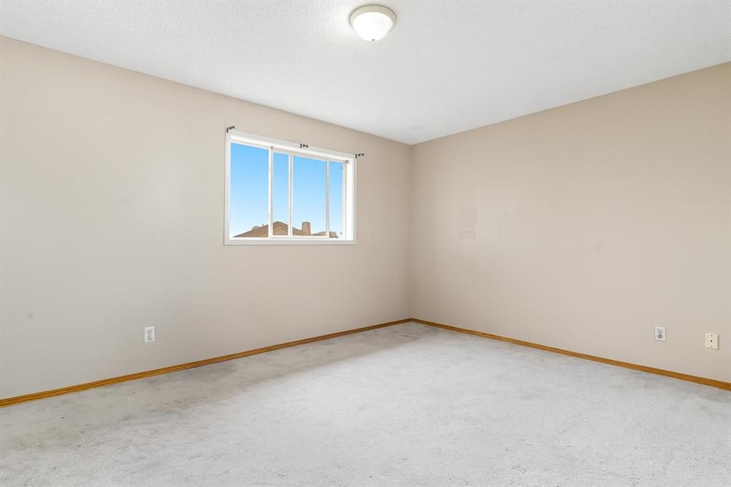 141 Saratoga Close Ne, Calgary, AB