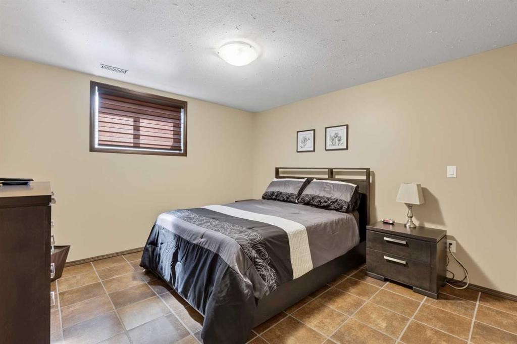 9 Vantage Crescent, Olds, AB