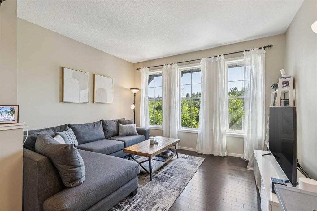 334 Ascot Circle Sw, Calgary, AB