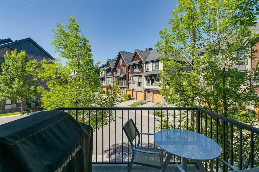 334 Ascot Circle Sw, Calgary, AB