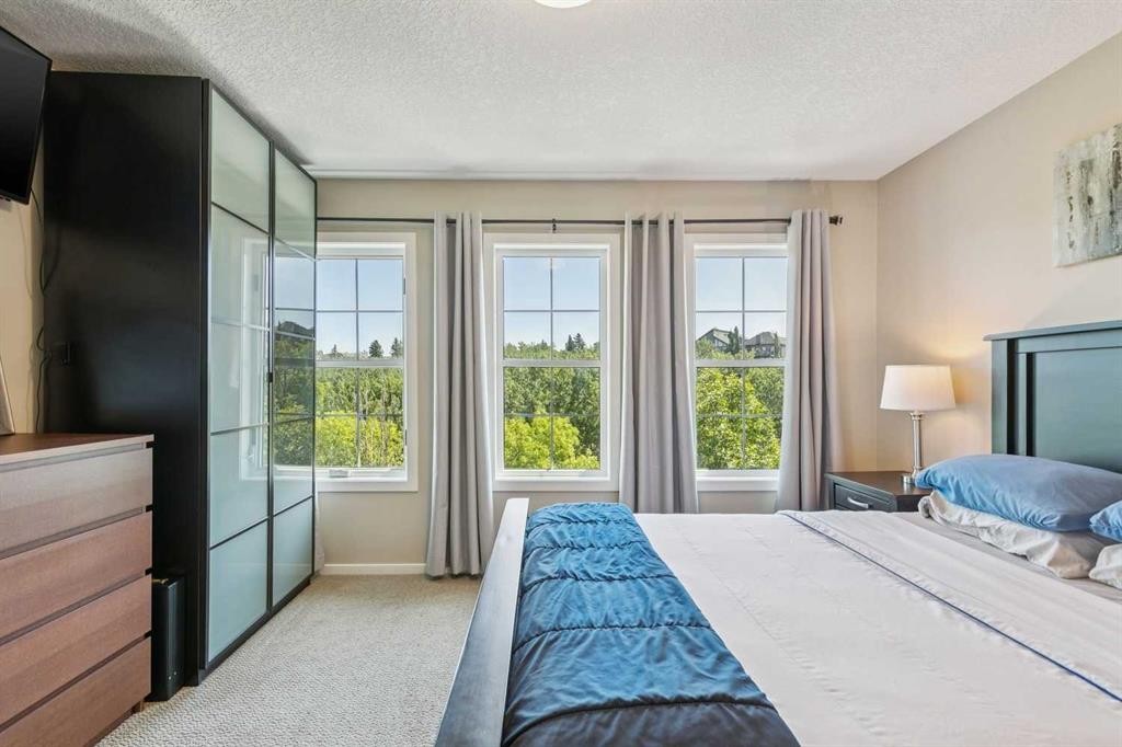 334 Ascot Circle Sw, Calgary, AB