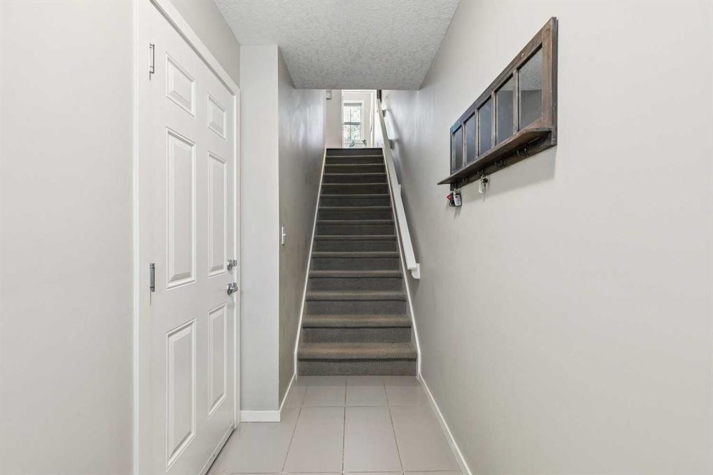 334 Ascot Circle Sw, Calgary, AB