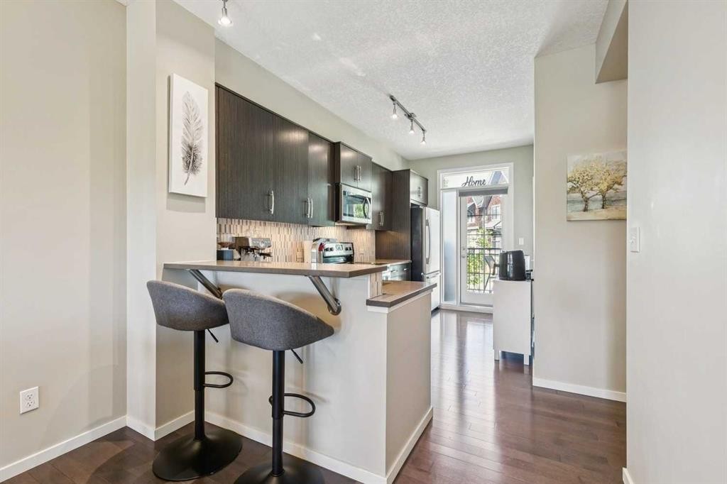 334 Ascot Circle Sw, Calgary, AB