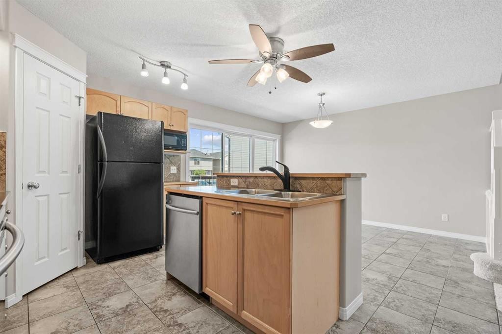 28 Saddlebrook Gardens Ne, Calgary, AB - Indoor Photo Showing Kitchen With Double Sink