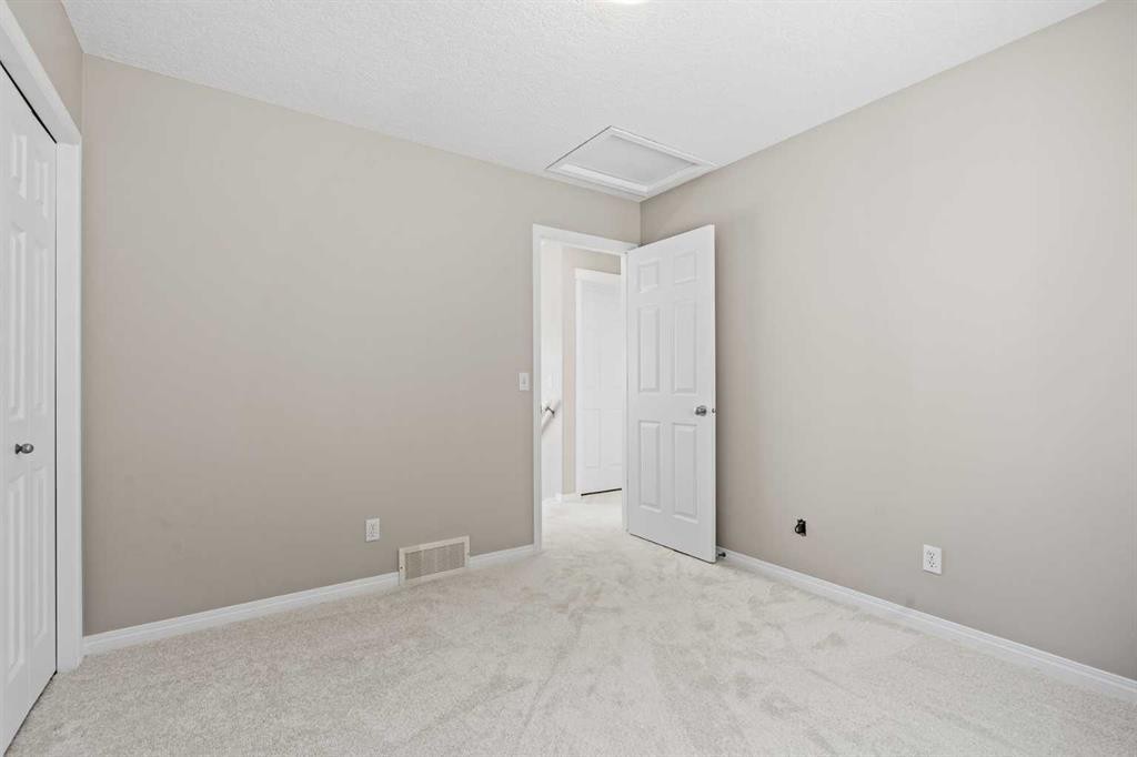 28 Saddlebrook Gardens Ne, Calgary, AB - Indoor Photo Showing Other Room