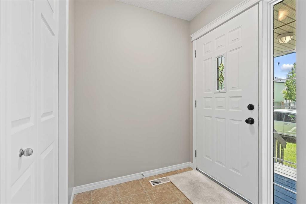 28 Saddlebrook Gardens Ne, Calgary, AB - Indoor Photo Showing Other Room