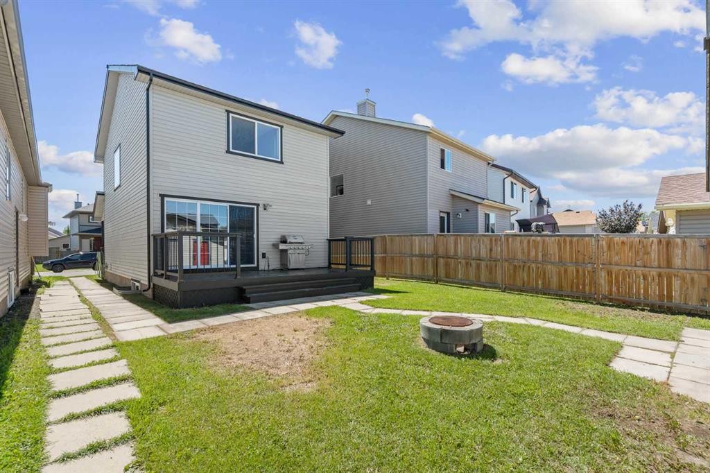 28 Saddlebrook Gardens Ne, Calgary, AB - Outdoor