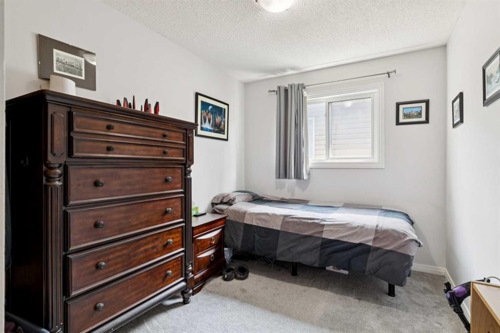 336 Coventry Close Ne, Calgary, AB - Indoor Photo Showing Bedroom