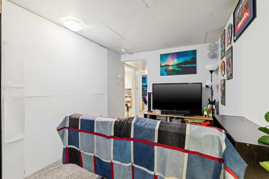 336 Coventry Close Ne, Calgary, AB - Indoor Photo Showing Other Room