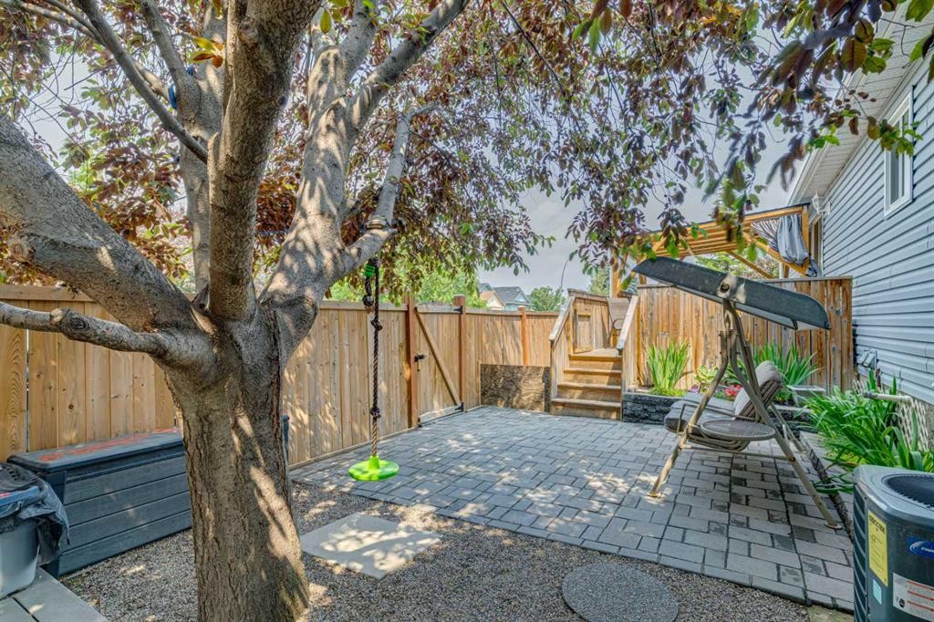 336 Coventry Close Ne, Calgary, AB - Outdoor