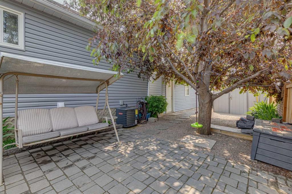 336 Coventry Close Ne, Calgary, AB - Outdoor With Exterior