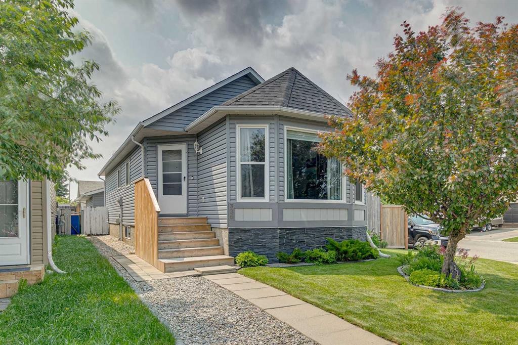 336 Coventry Close Ne, Calgary, AB - Outdoor