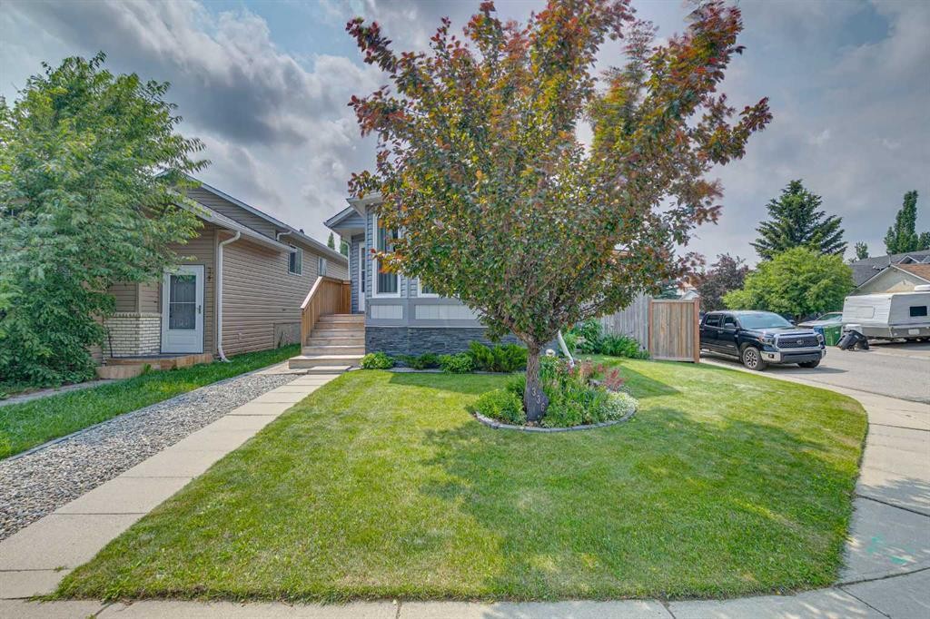 336 Coventry Close Ne, Calgary, AB - Outdoor