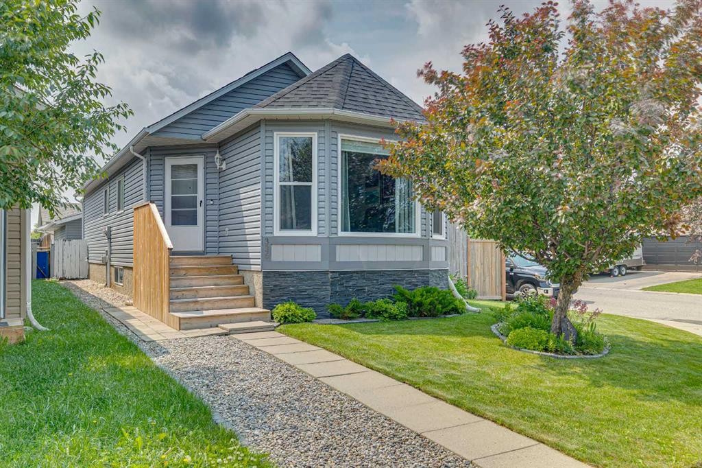 336 Coventry Close Ne, Calgary, AB - Outdoor