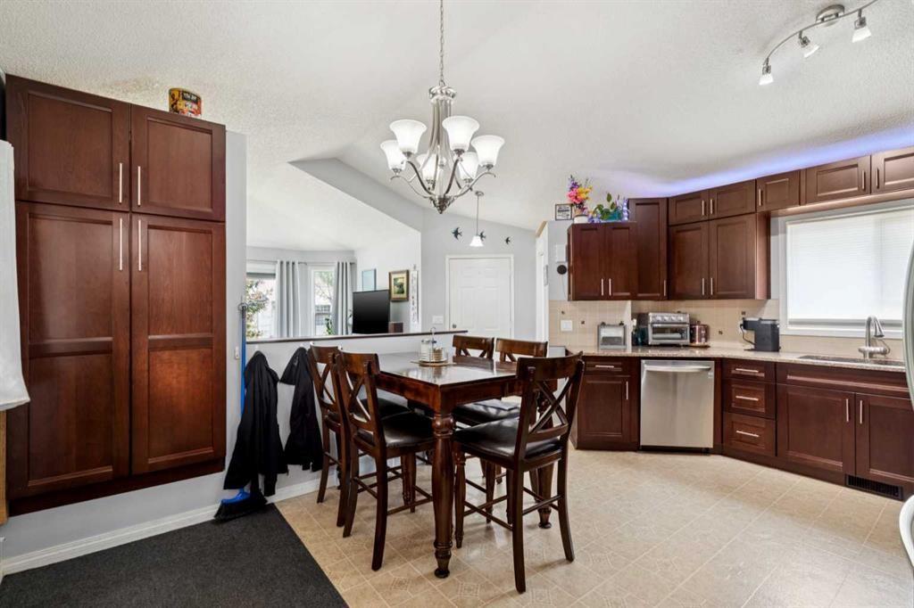 336 Coventry Close Ne, Calgary, AB - Indoor