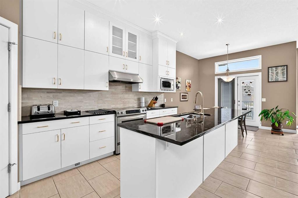 116 Bridle Estates Road Sw, Calgary, AB