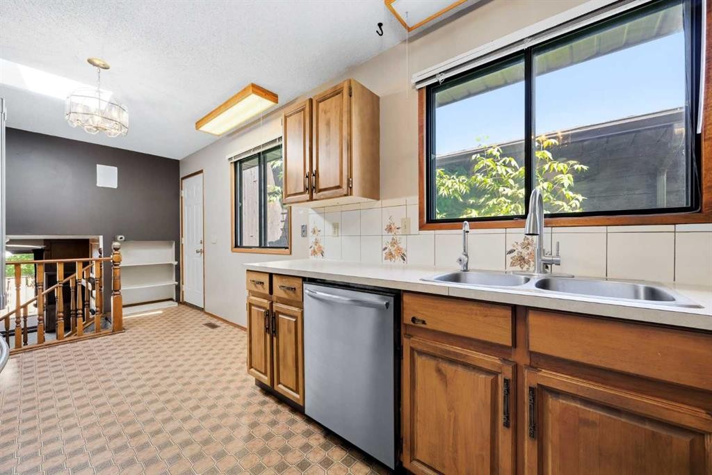 80 Macewan Drive Nw, Calgary, AB