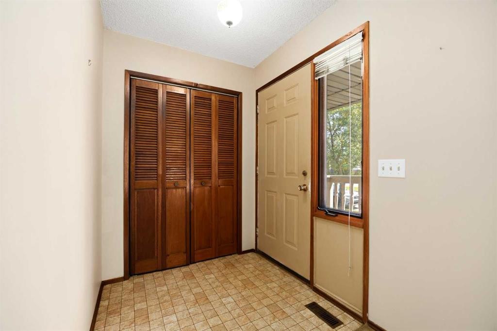 80 Macewan Drive Nw, Calgary, AB