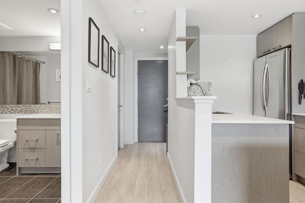 403-916 Memorial Drive Nw, Calgary, AB - Indoor