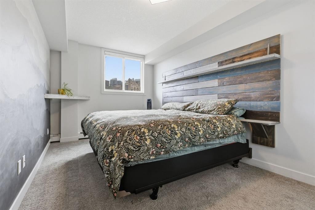 403-916 Memorial Drive Nw, Calgary, AB - Indoor Photo Showing Bedroom