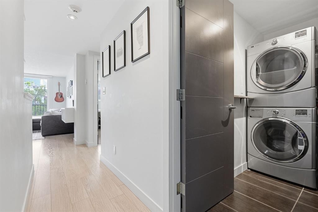 403-916 Memorial Drive Nw, Calgary, AB - Indoor Photo Showing Laundry Room