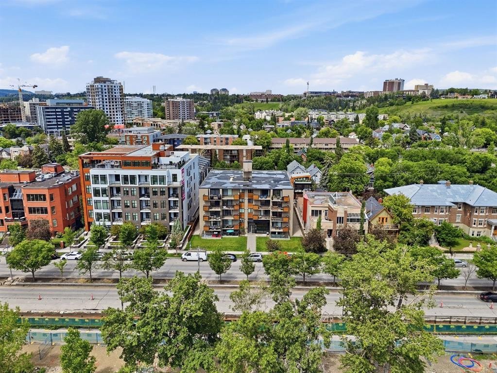 403-916 Memorial Drive Nw, Calgary, AB - Outdoor With View