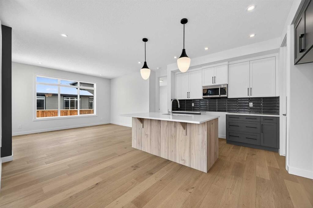 277 Waterford Way, Chestermere, AB - Indoor Photo Showing Kitchen With Upgraded Kitchen