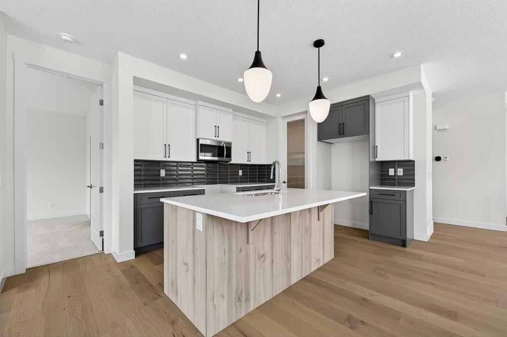 277 Waterford Way, Chestermere, AB - Indoor Photo Showing Kitchen