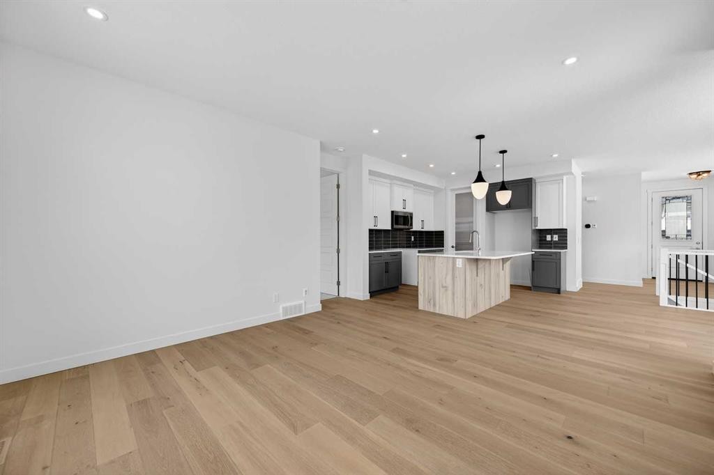 277 Waterford Way, Chestermere, AB - Indoor Photo Showing Kitchen