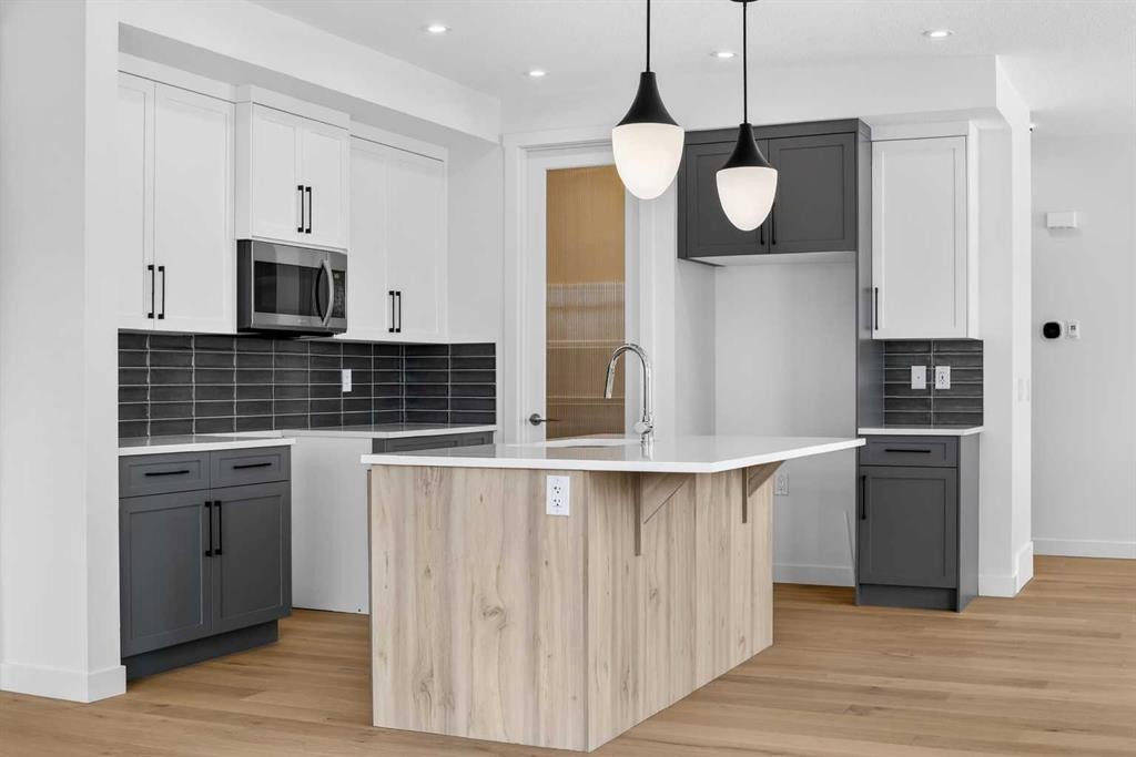 277 Waterford Way, Chestermere, AB - Indoor Photo Showing Kitchen With Upgraded Kitchen
