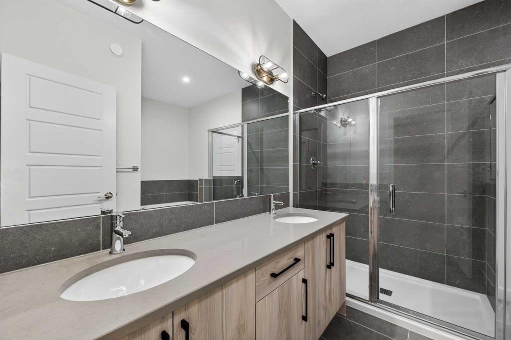 277 Waterford Way, Chestermere, AB - Indoor Photo Showing Bathroom
