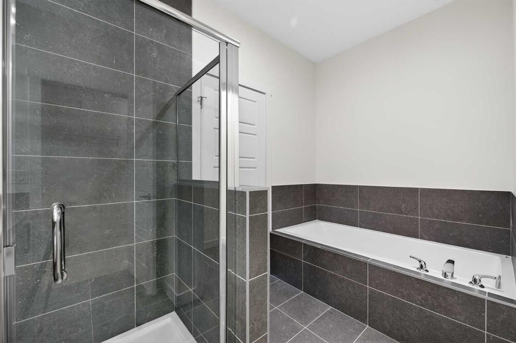 277 Waterford Way, Chestermere, AB - Indoor Photo Showing Bathroom