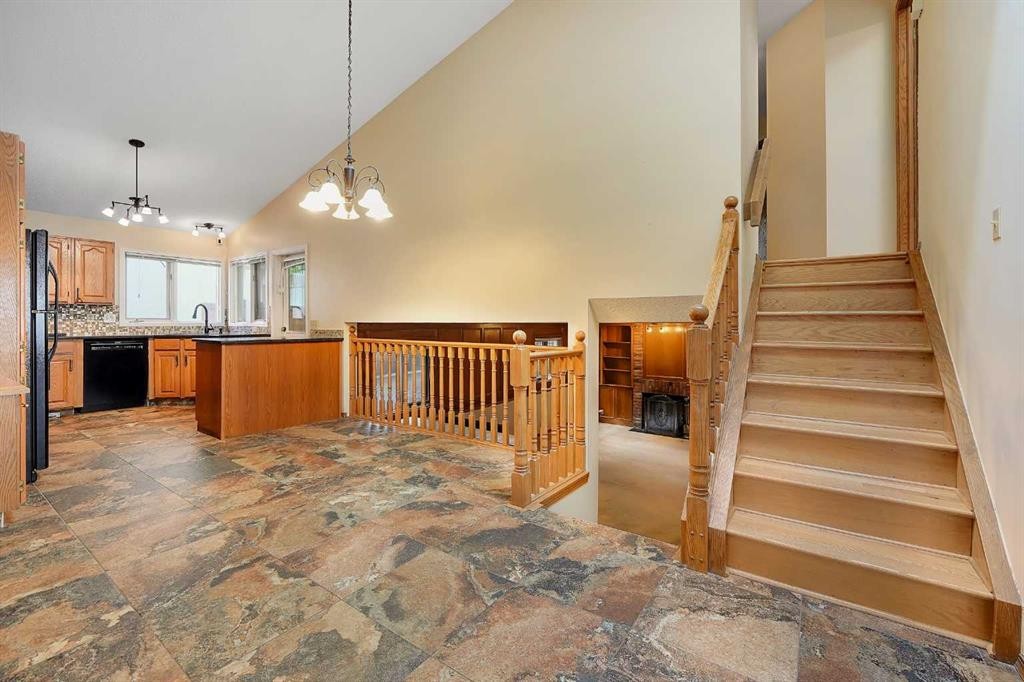 23 Edelweiss Drive Nw, Calgary, AB