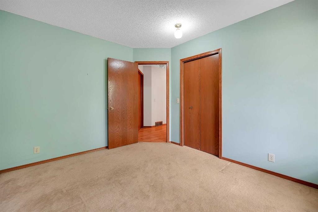 23 Edelweiss Drive Nw, Calgary, AB