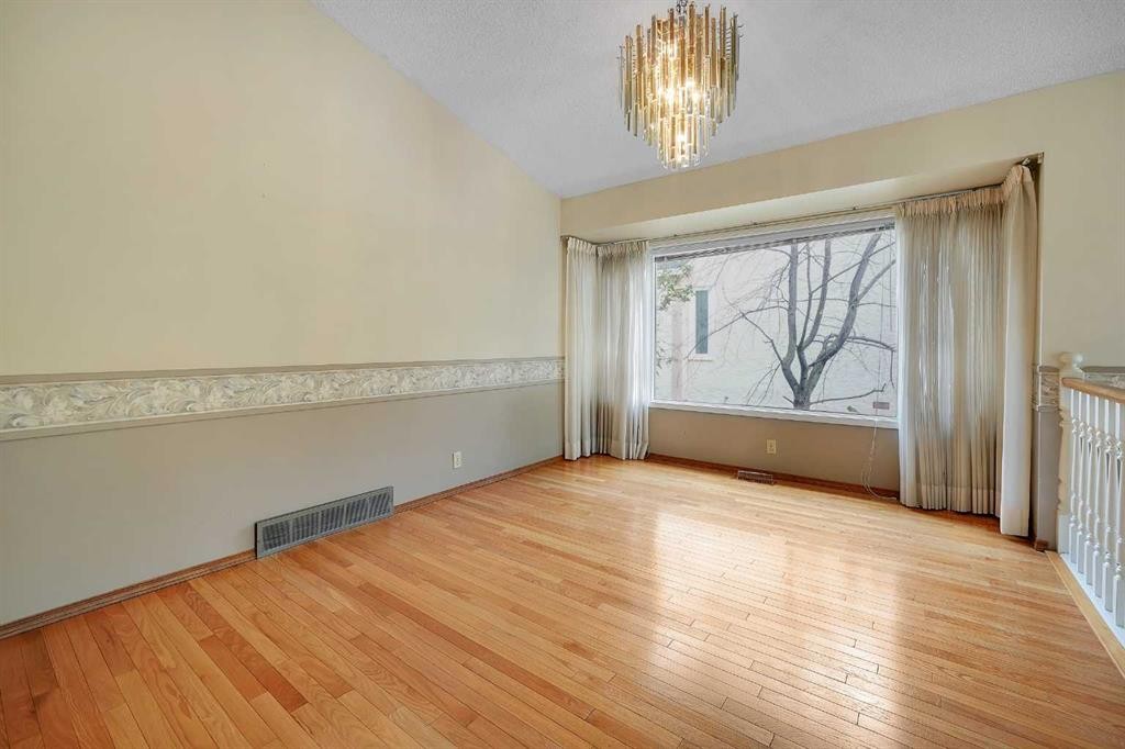 23 Edelweiss Drive Nw, Calgary, AB