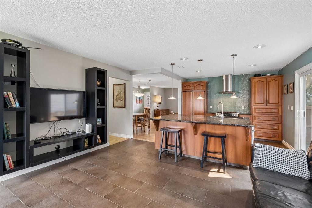 856 Lake Twintree Crescent Se, Calgary, AB