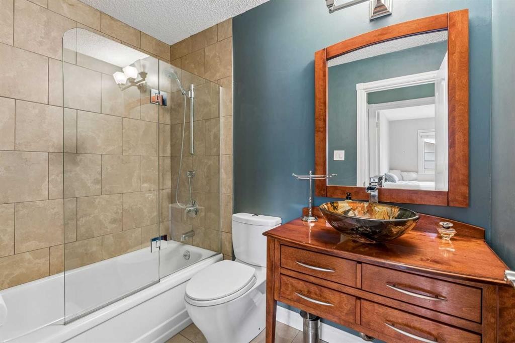 856 Lake Twintree Crescent Se, Calgary, AB