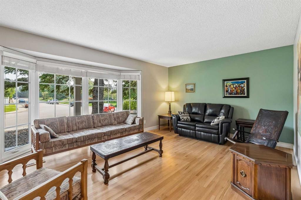 856 Lake Twintree Crescent Se, Calgary, AB
