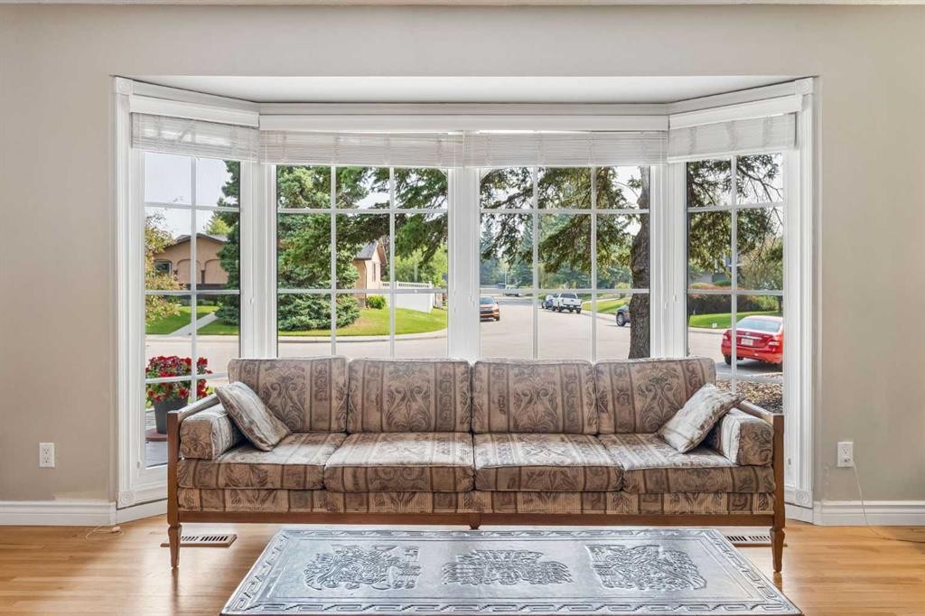 856 Lake Twintree Crescent Se, Calgary, AB