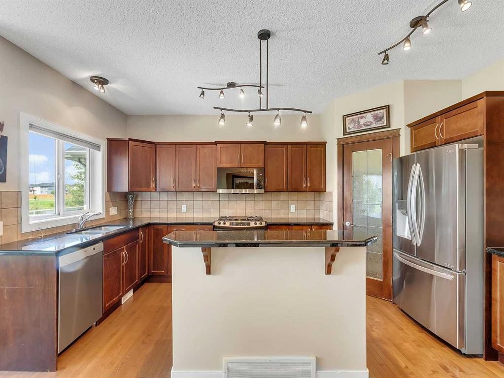 212 Springmere Road, Chestermere, AB