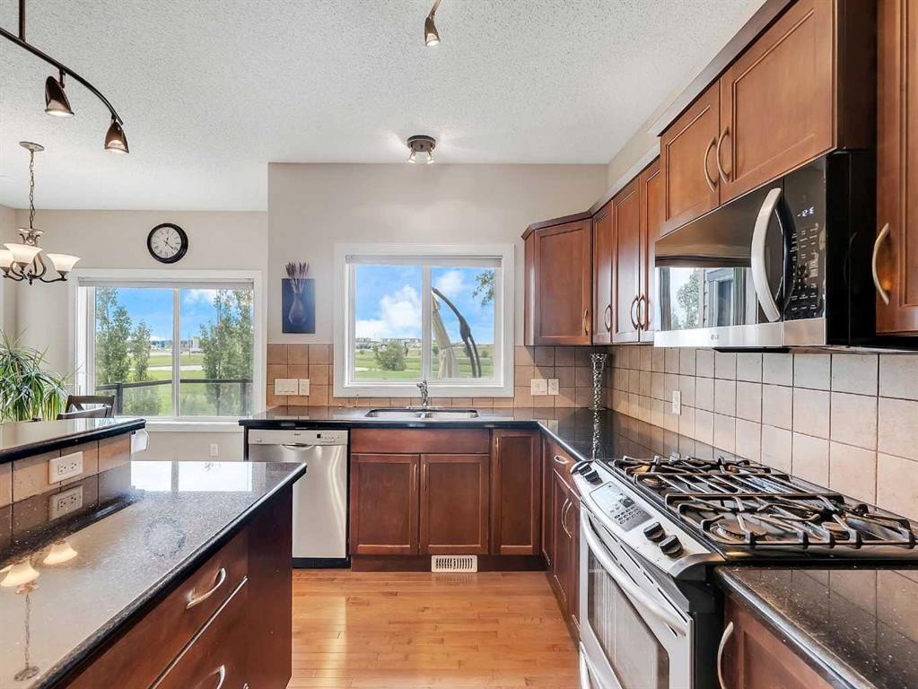 212 Springmere Road, Chestermere, AB