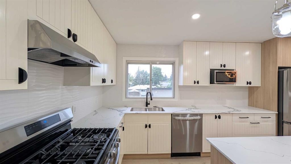 44 Fairview Crescent Se, Calgary, AB - Indoor Photo Showing Kitchen With Stainless Steel Kitchen